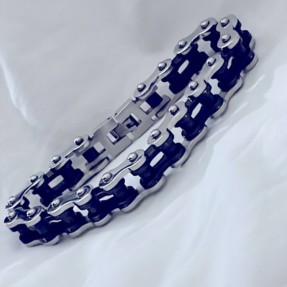 Men’s 9” Silver & Black Stainless Steel Bike Chain Bracelet - Picture 2 of 7